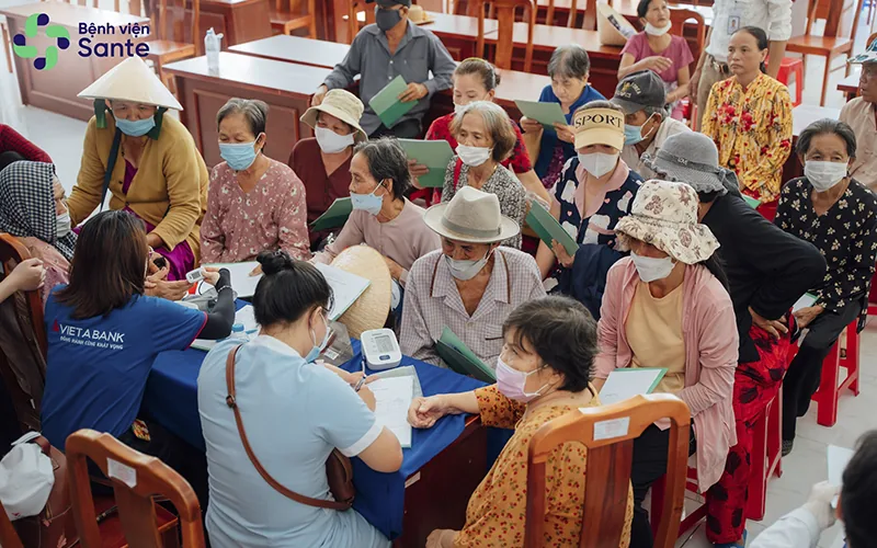 Đo huyết áp và sinh hiệu cho người dân - Bệnh viện SANTE Bình Thạnh, TP.HCM