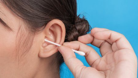 Rửa tai, làm thuốc tai cho các trường hợp viêm tai ngoài, chảy mủ tai