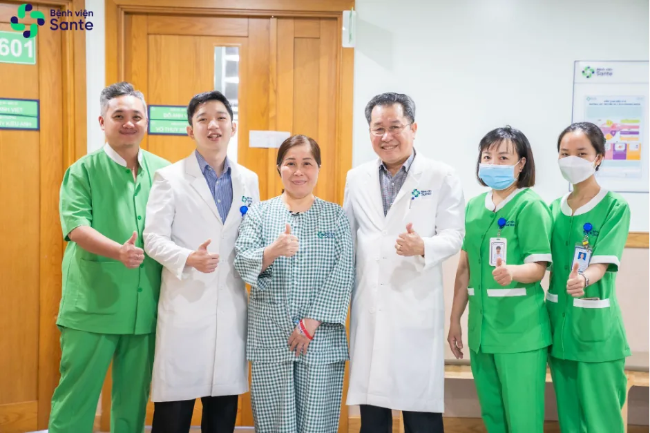 VIỆT KIỀU HÀ LAN VỀ VIỆT NAM THAY LẠI KHỚP GỐI SAU LẦN ĐẦU THẤT BẠI - Hình 4 - Bệnh viện SANTE Bình Thạnh, TP.HCM
